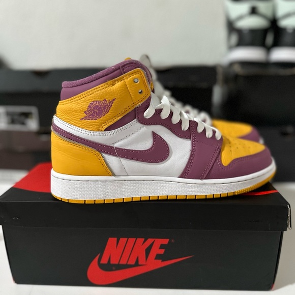 Jordan 1 Brother Hood Size 6.5 Men / 8 Women - Picture 6 of 8